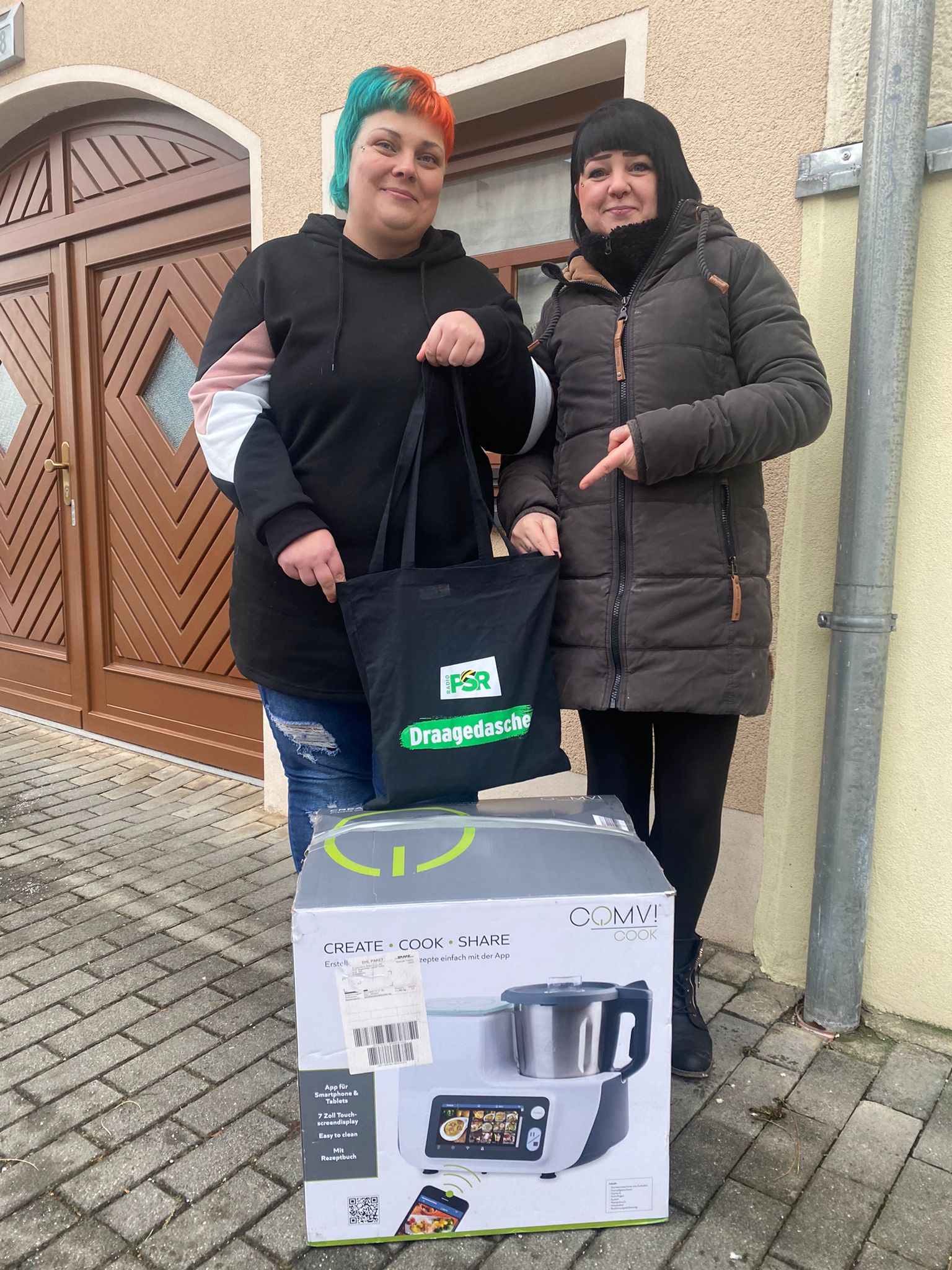 Evelyn aus Lichtenstein hat uns ein iPad für diese Küchenmaschine gegeben